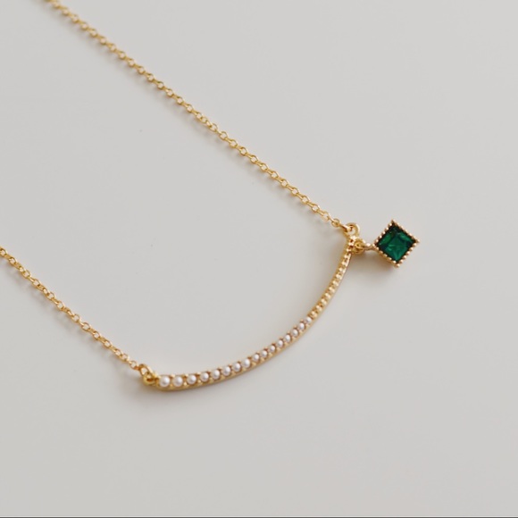 Jewelry - Lucy Williams Square Green Pearl Bar Gold Necklace